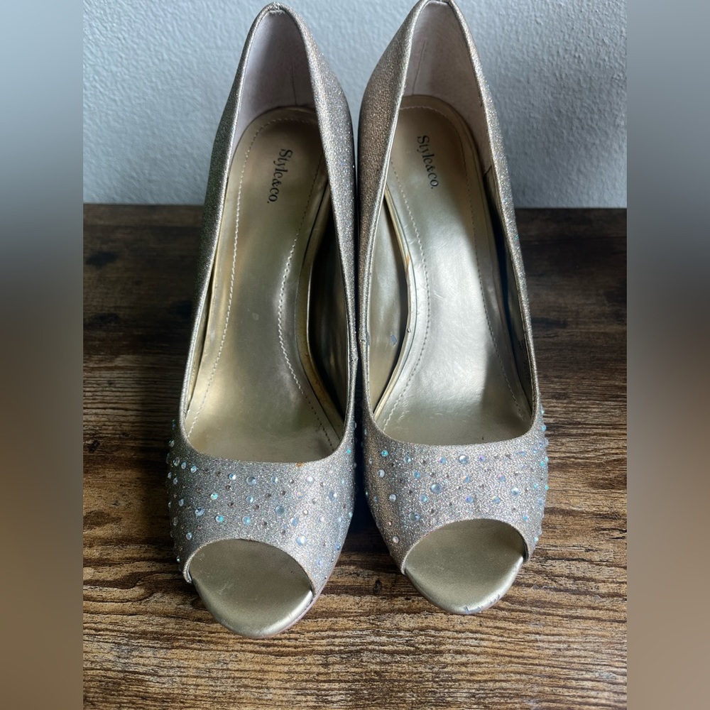 Style&co sparkly heals, size 9, excellent condition.